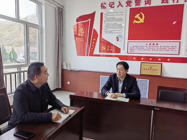 党支部委员谈心发言   刘幼龙摄.jpg