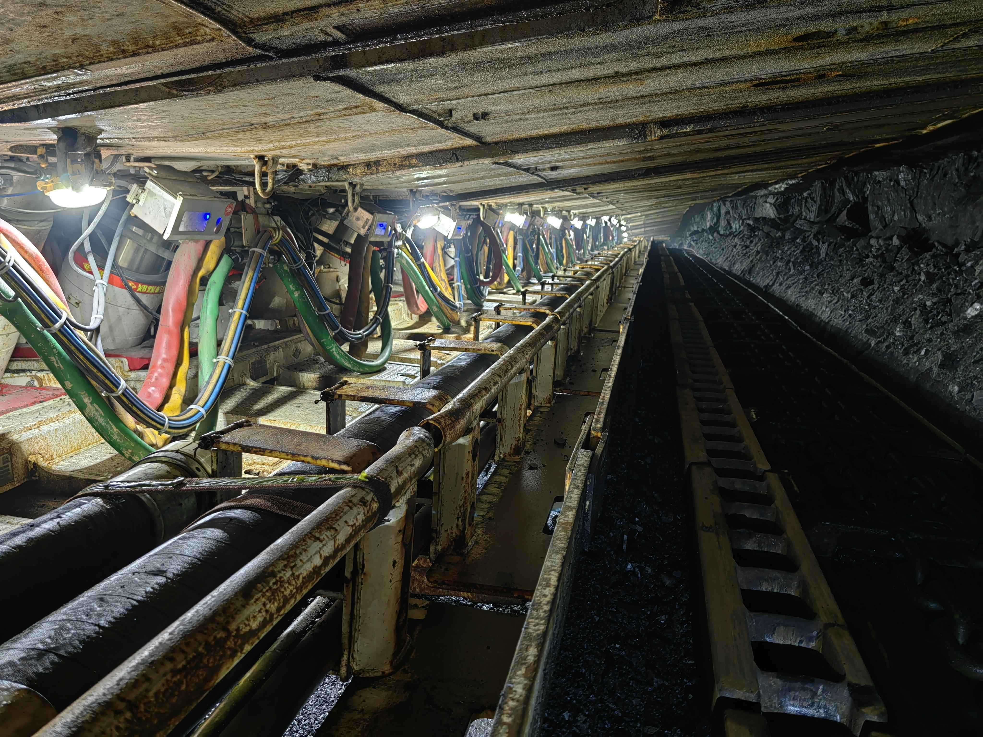 3.11208综采工作面 李景涛 提供.jpg