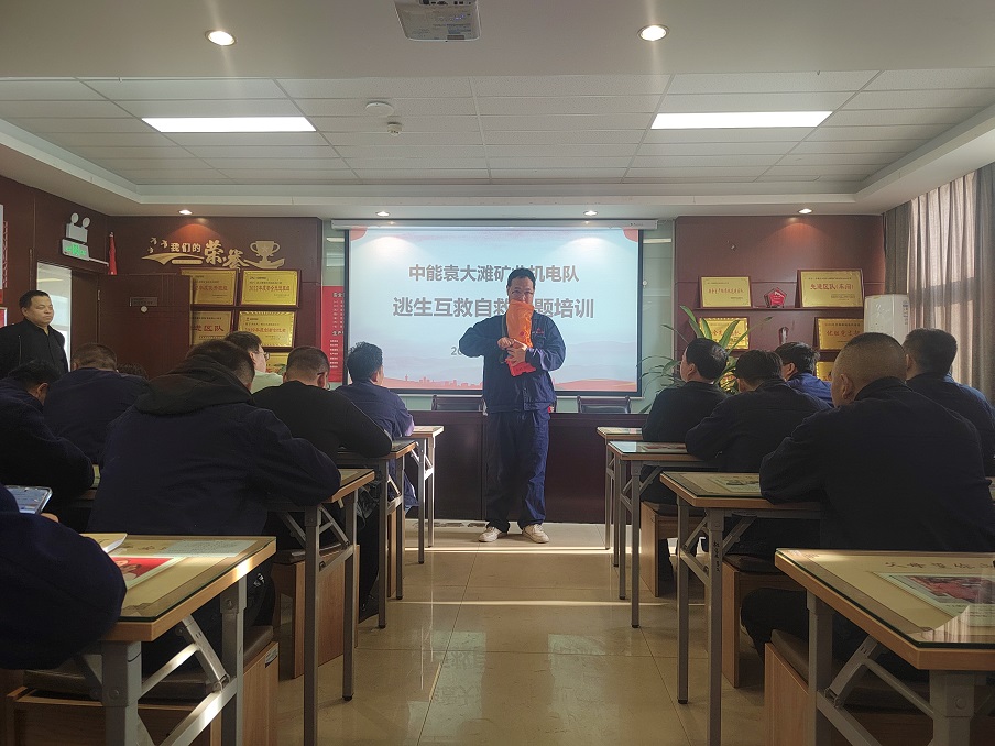 抽考自救器使用  曹晶毅拍摄.jpg