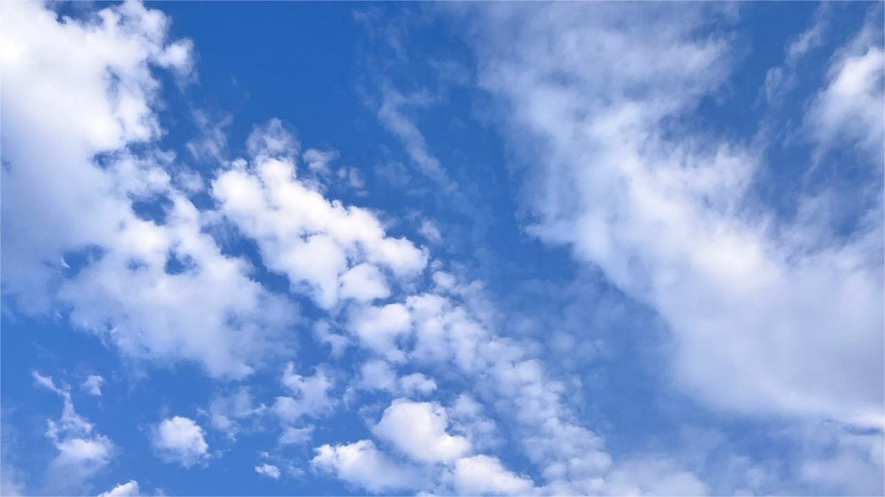 图片三 湛蓝的天空 纯净而深邃 提供者-李慧昱.jpg