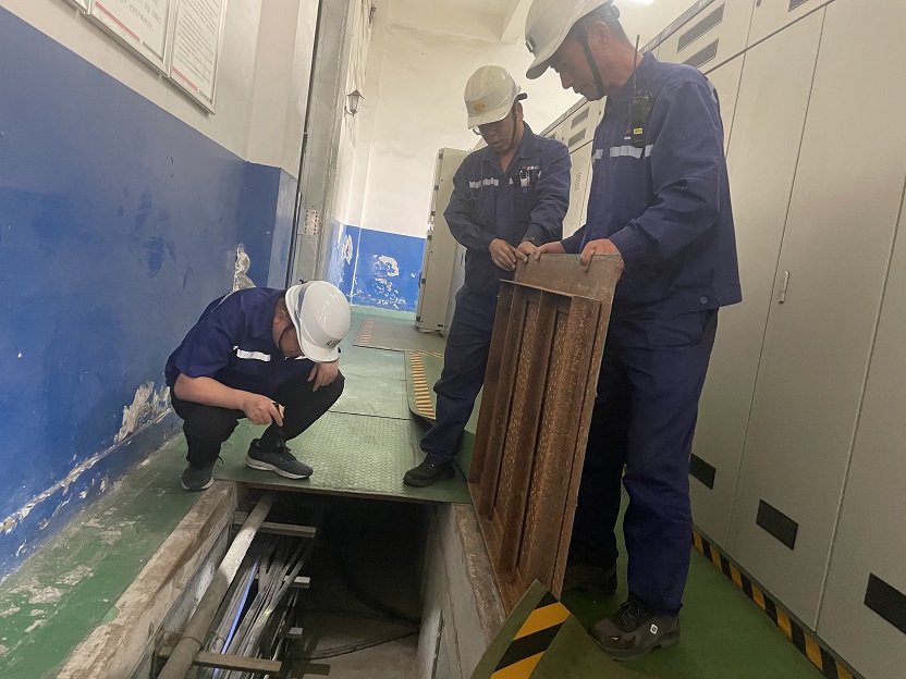 图四   排查隐患，确保安全 DB电竞煤矿出产运营公司袁大滩选煤厂  万幼波  提供.jpg.jpg